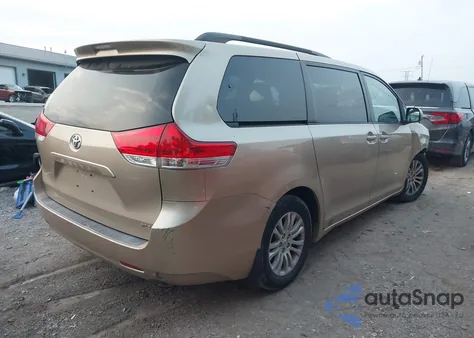 2011 Toyota Sienna Xle V6 z USA, uszkodzony, nr VIN 5TDYK3DC2BS045525